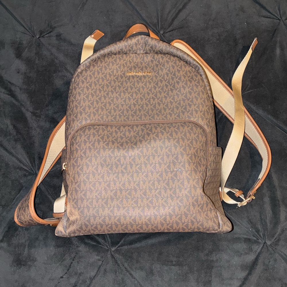 Medium sized Michael Kors backpack - image 2